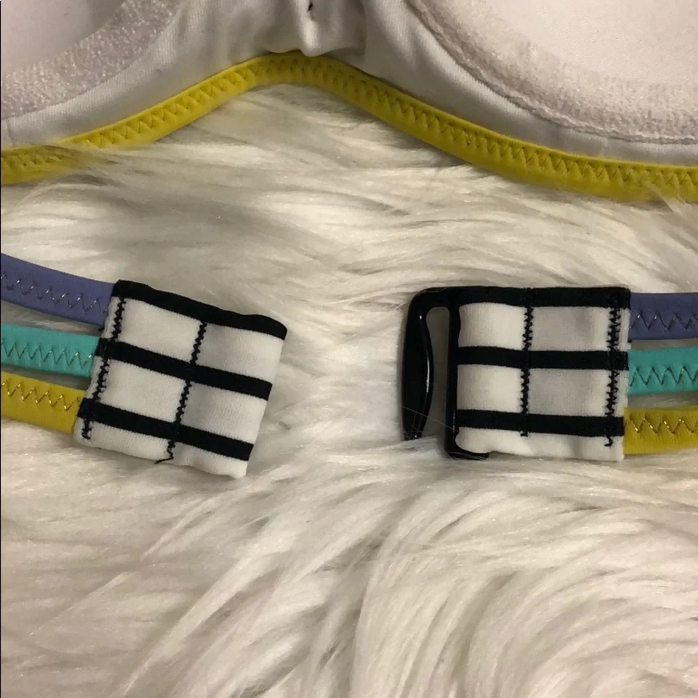 Victoria’s Secret Bikini Top Size 34B - Picture 6 of 8